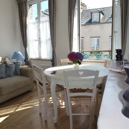 Le Charme A La Francaise Apartment